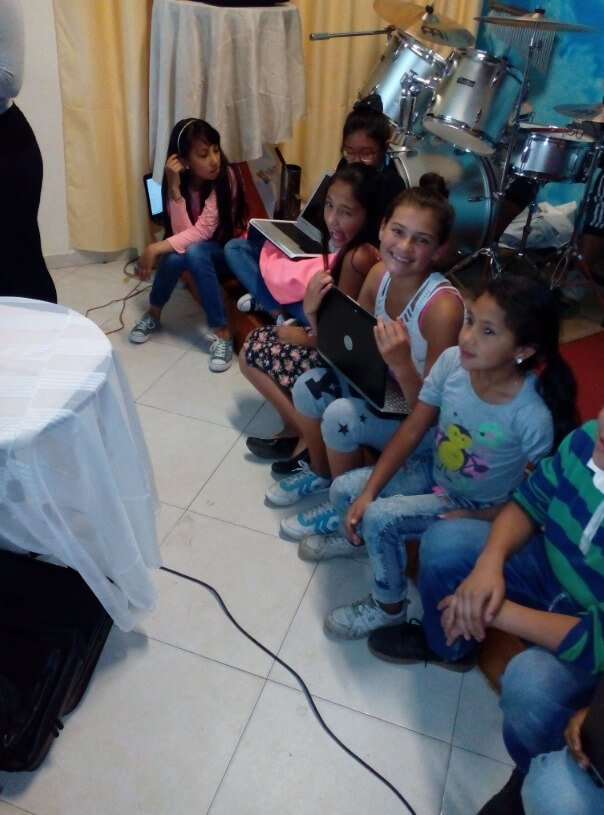 fundación click Donar computadores